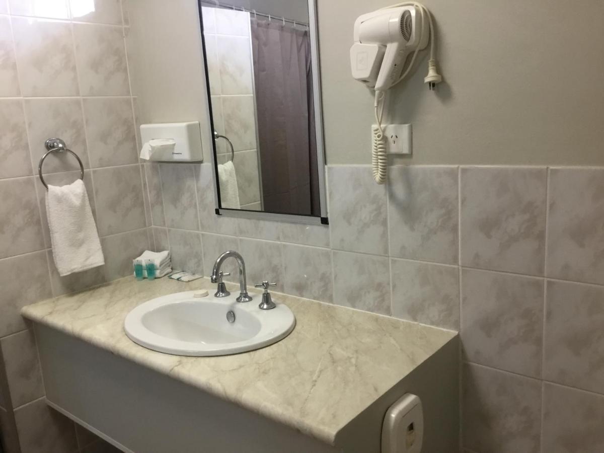 בונדברג Golden Palms Motor Inn מראה חיצוני תמונה