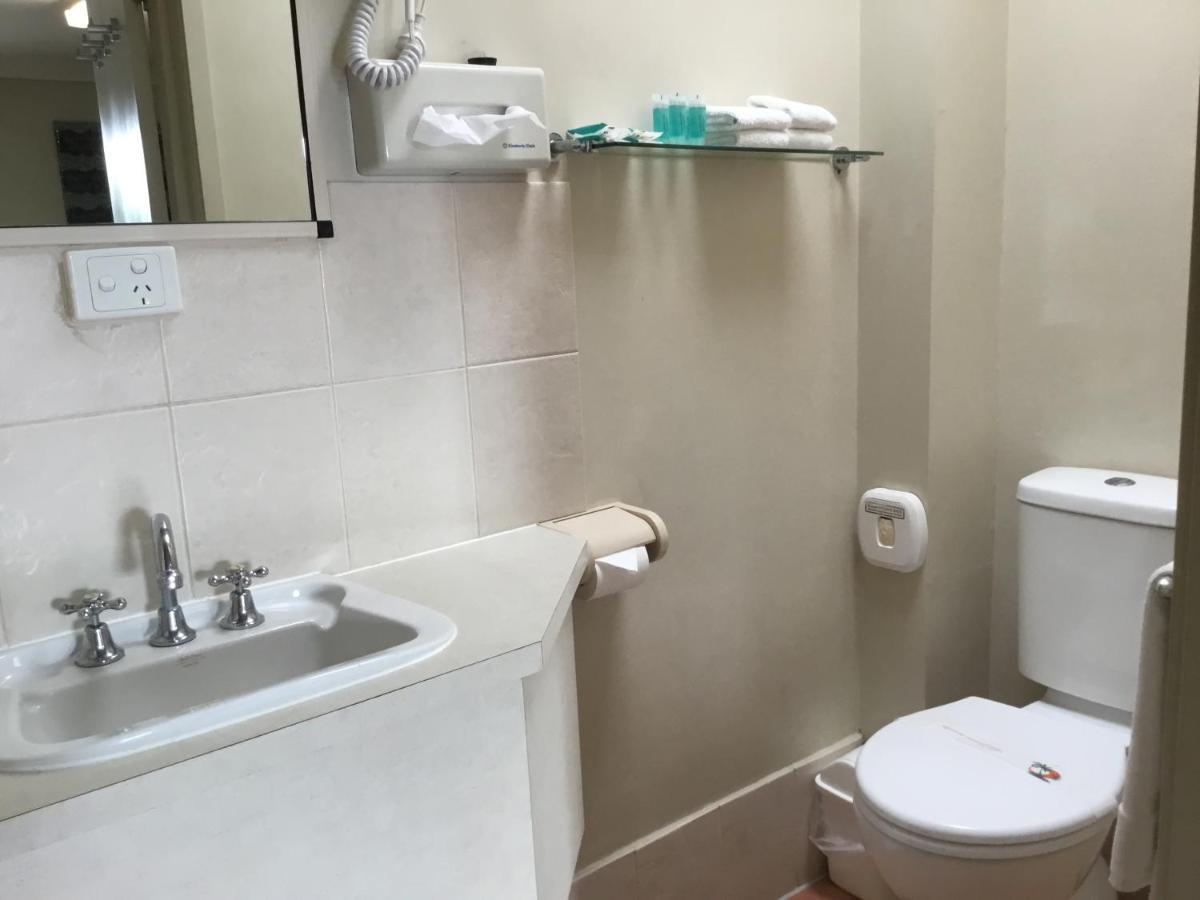 בונדברג Golden Palms Motor Inn מראה חיצוני תמונה