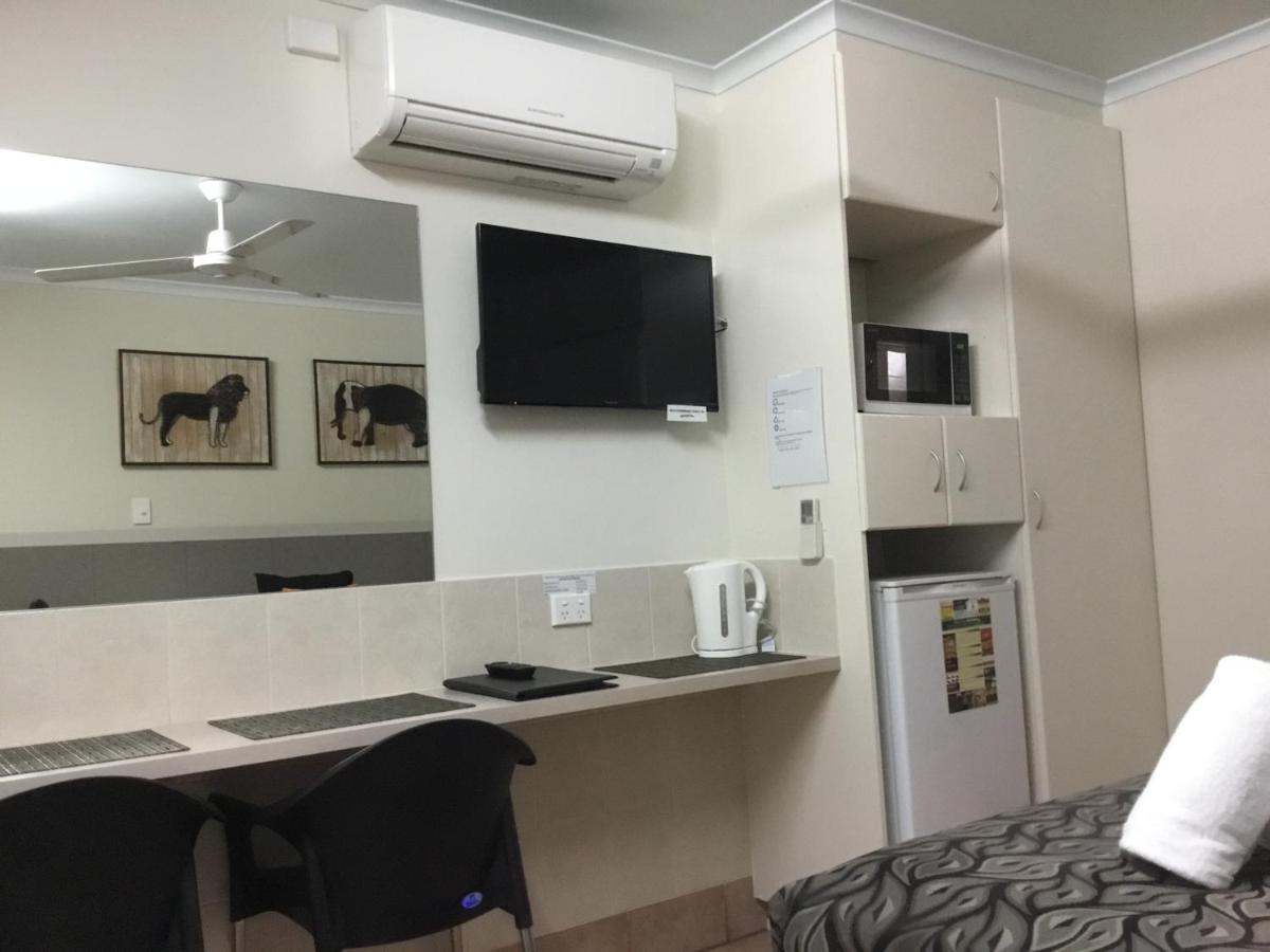 בונדברג Golden Palms Motor Inn מראה חיצוני תמונה