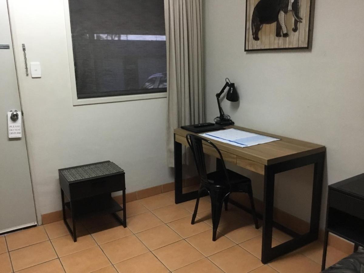 בונדברג Golden Palms Motor Inn מראה חיצוני תמונה