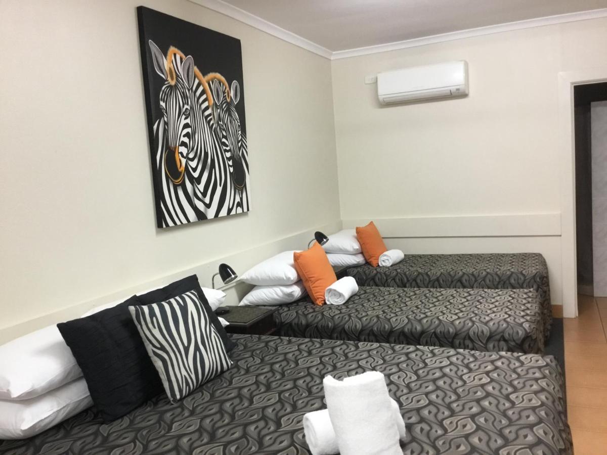 בונדברג Golden Palms Motor Inn מראה חיצוני תמונה