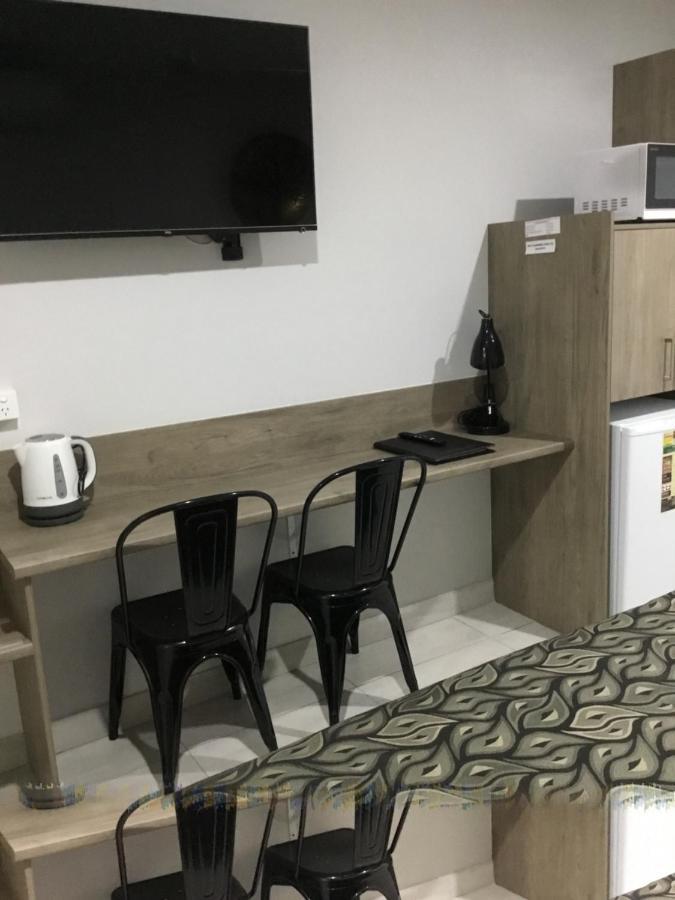 בונדברג Golden Palms Motor Inn מראה חיצוני תמונה