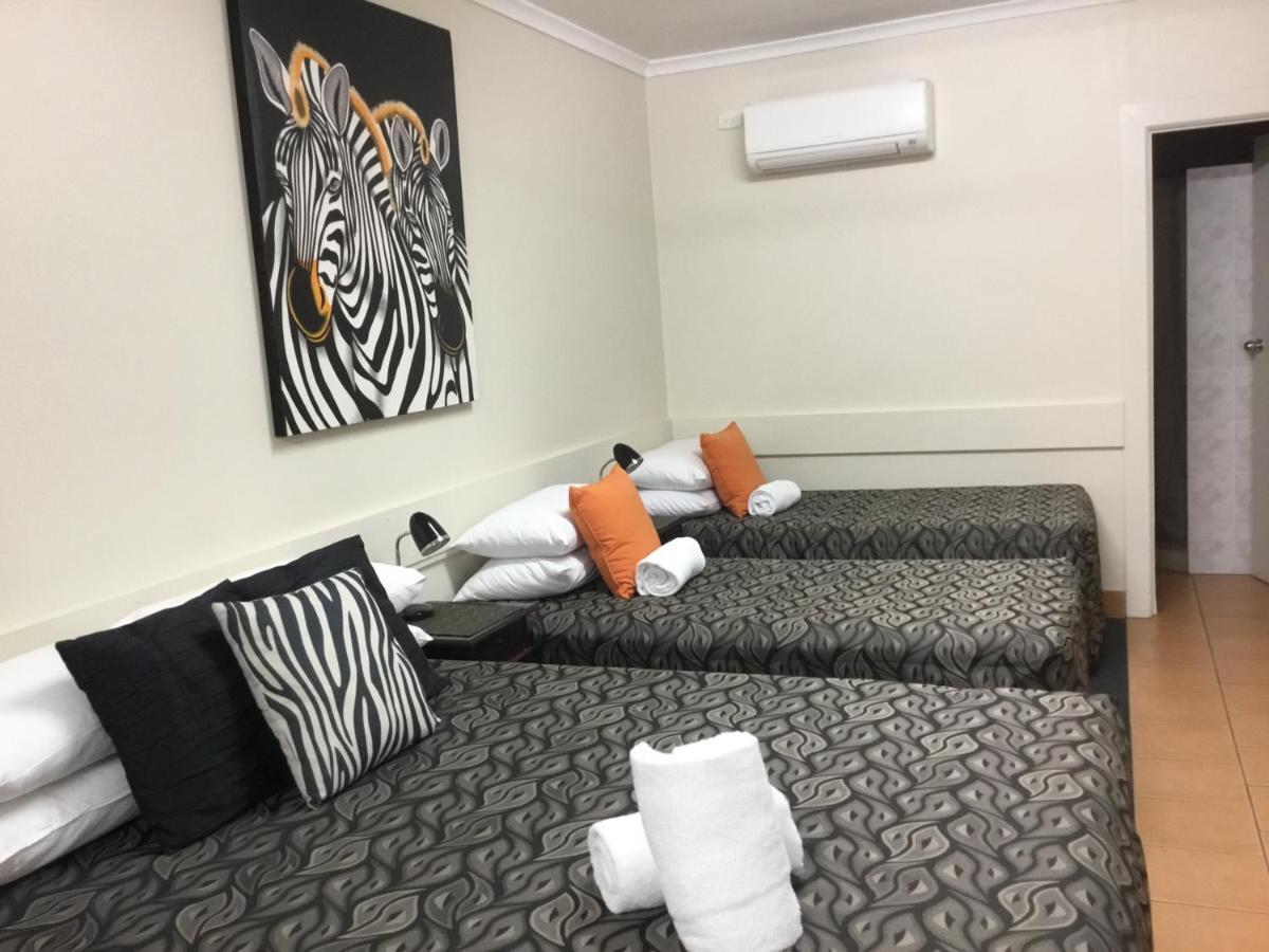 בונדברג Golden Palms Motor Inn מראה חיצוני תמונה