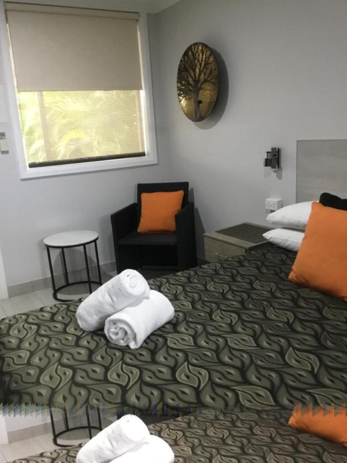 בונדברג Golden Palms Motor Inn מראה חיצוני תמונה