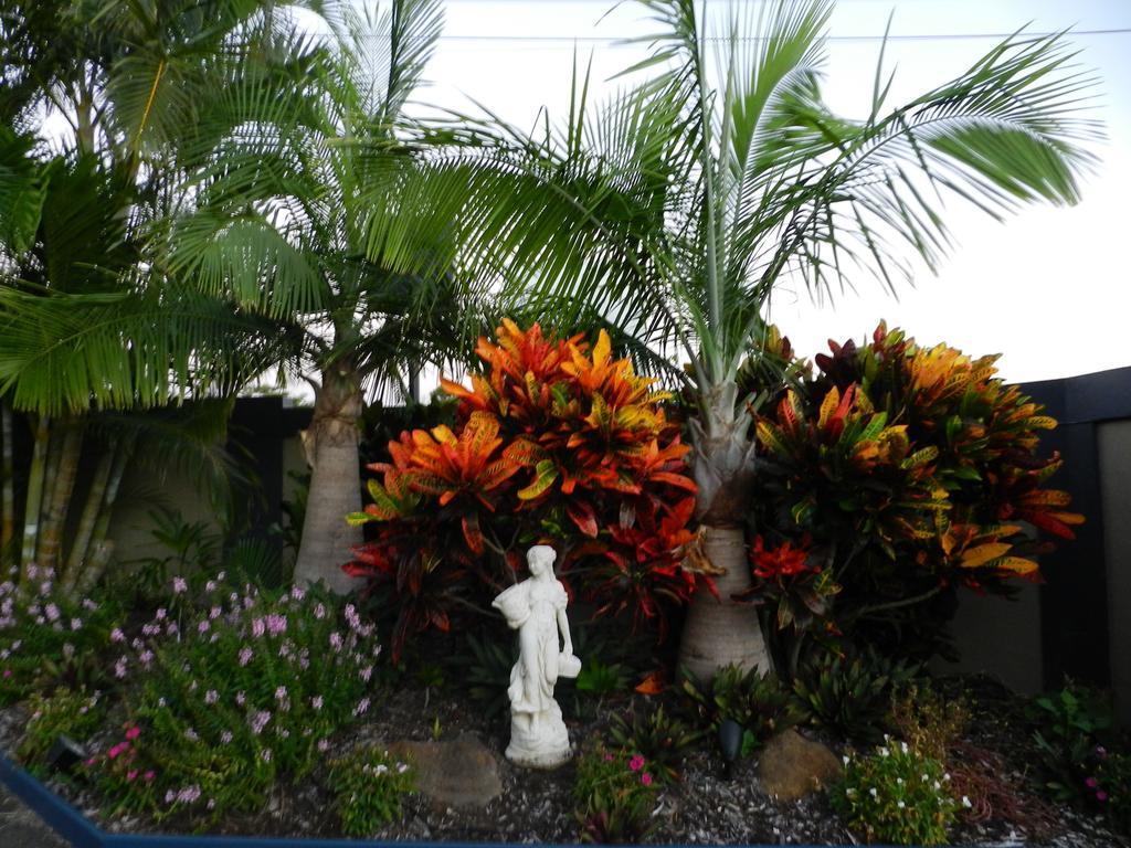 בונדברג Golden Palms Motor Inn מראה חיצוני תמונה