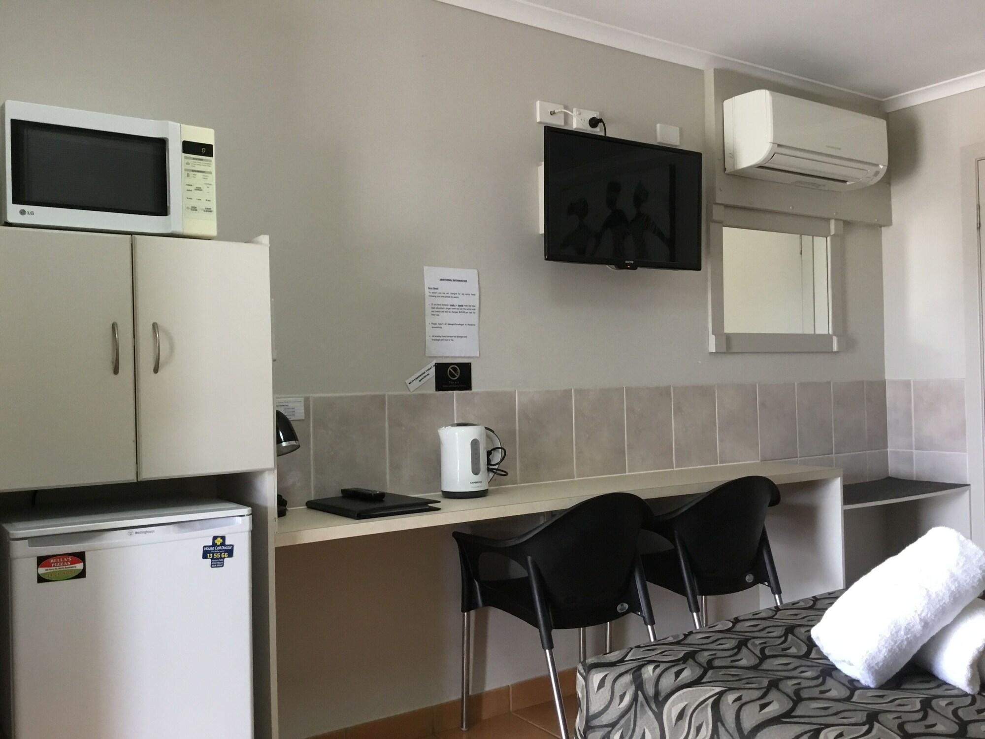 בונדברג Golden Palms Motor Inn מראה חיצוני תמונה