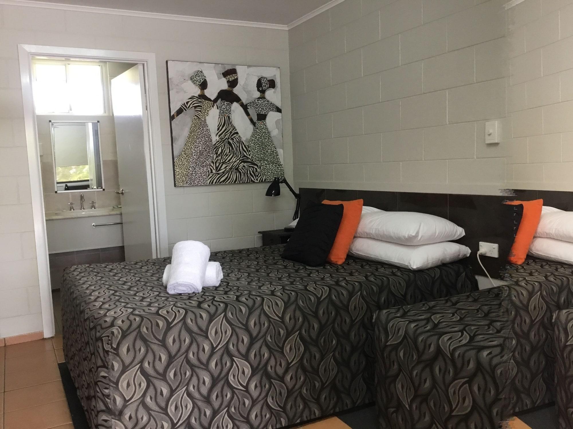 בונדברג Golden Palms Motor Inn מראה חיצוני תמונה