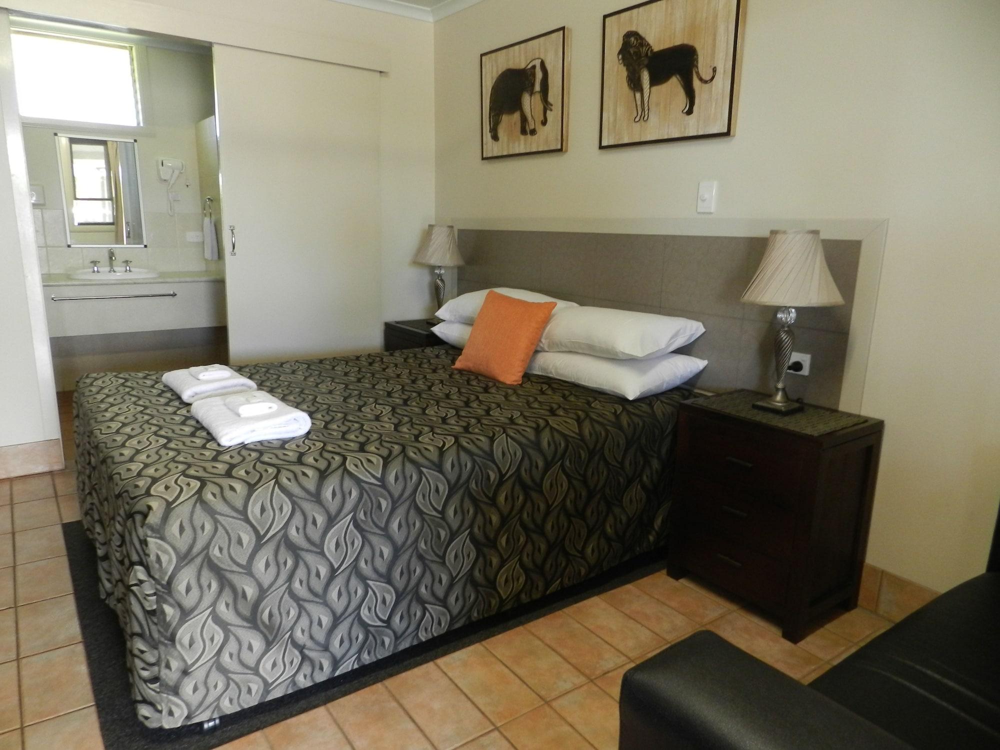 בונדברג Golden Palms Motor Inn מראה חיצוני תמונה