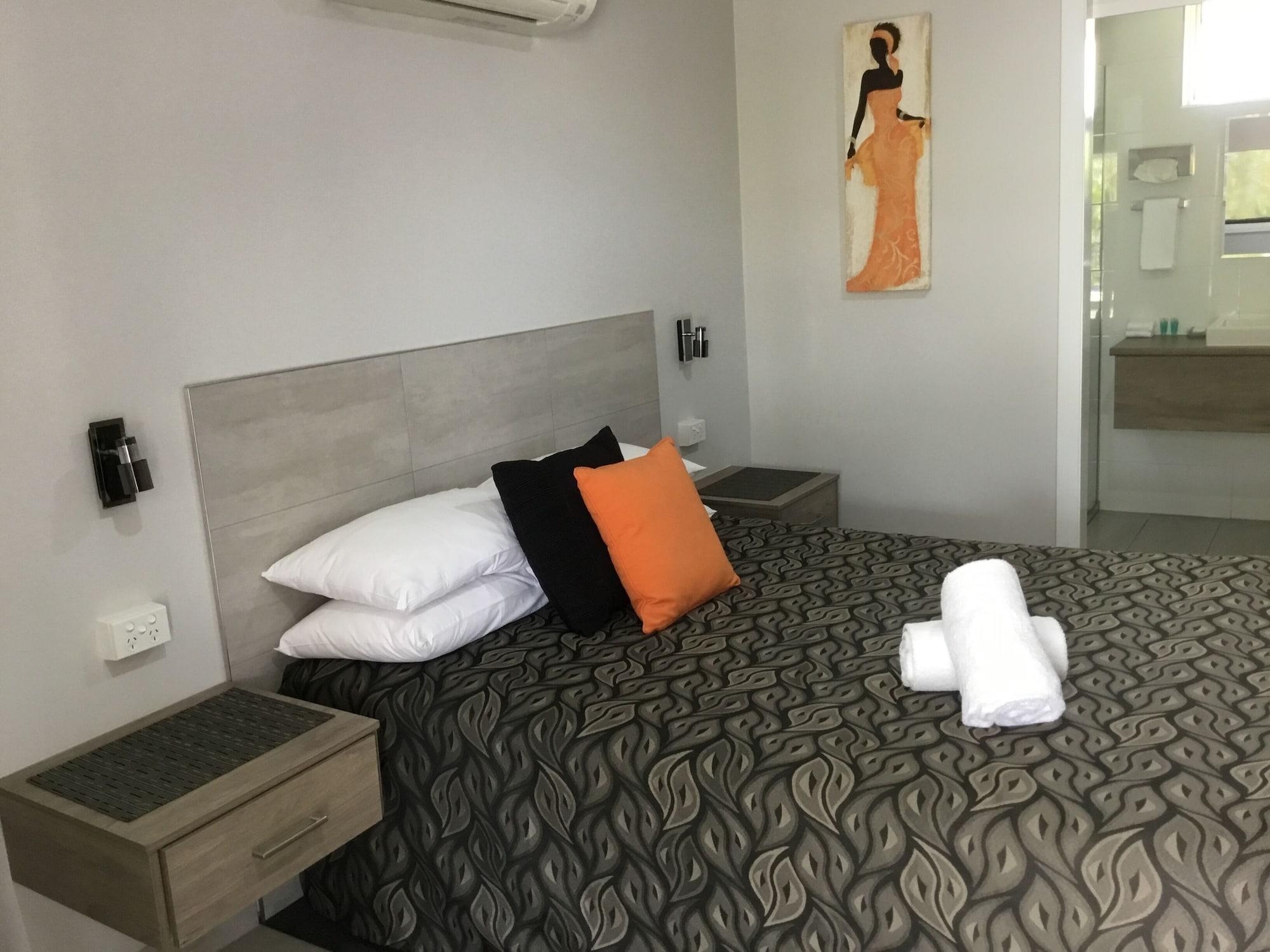 בונדברג Golden Palms Motor Inn מראה חיצוני תמונה