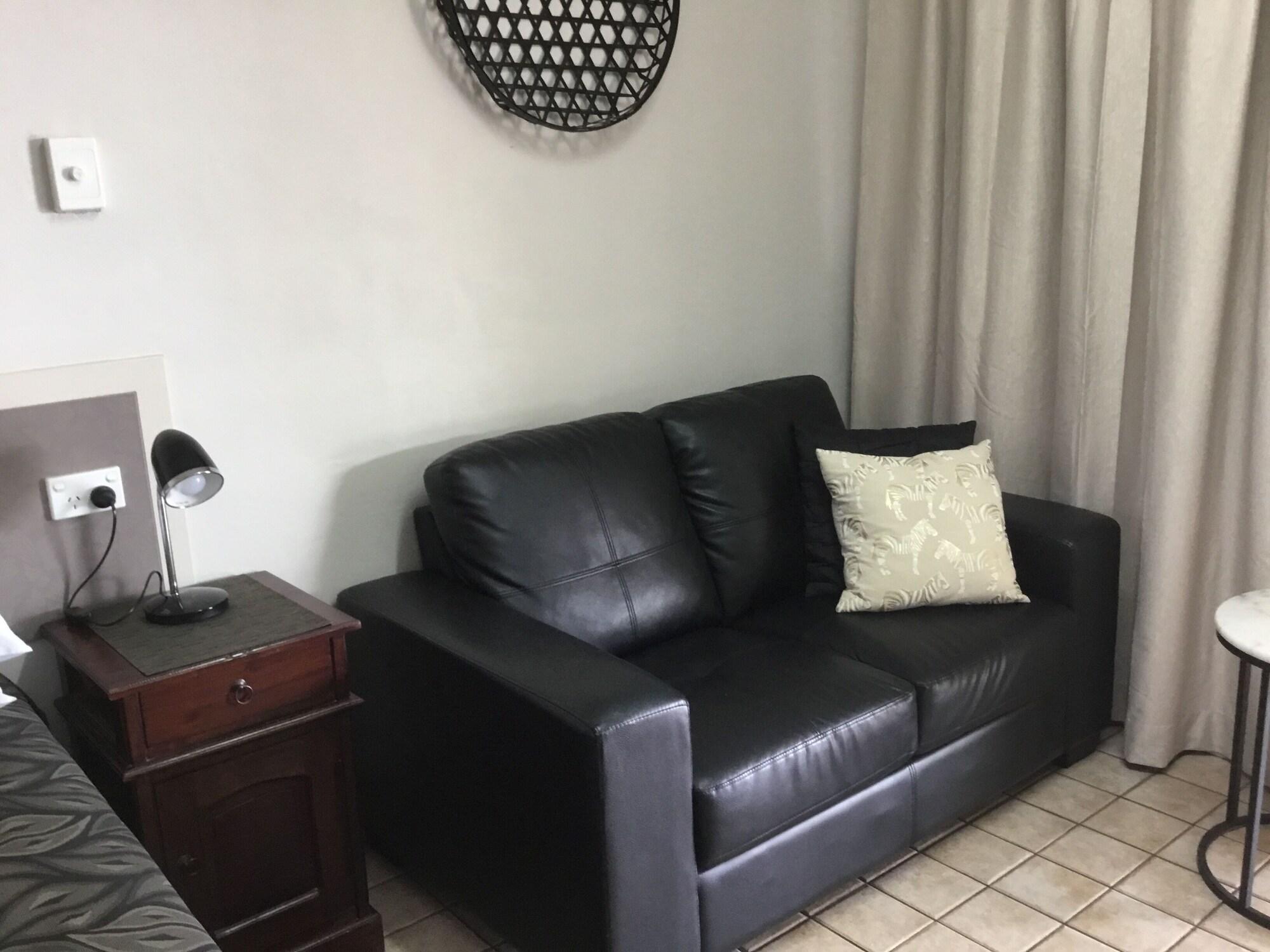 בונדברג Golden Palms Motor Inn מראה חיצוני תמונה