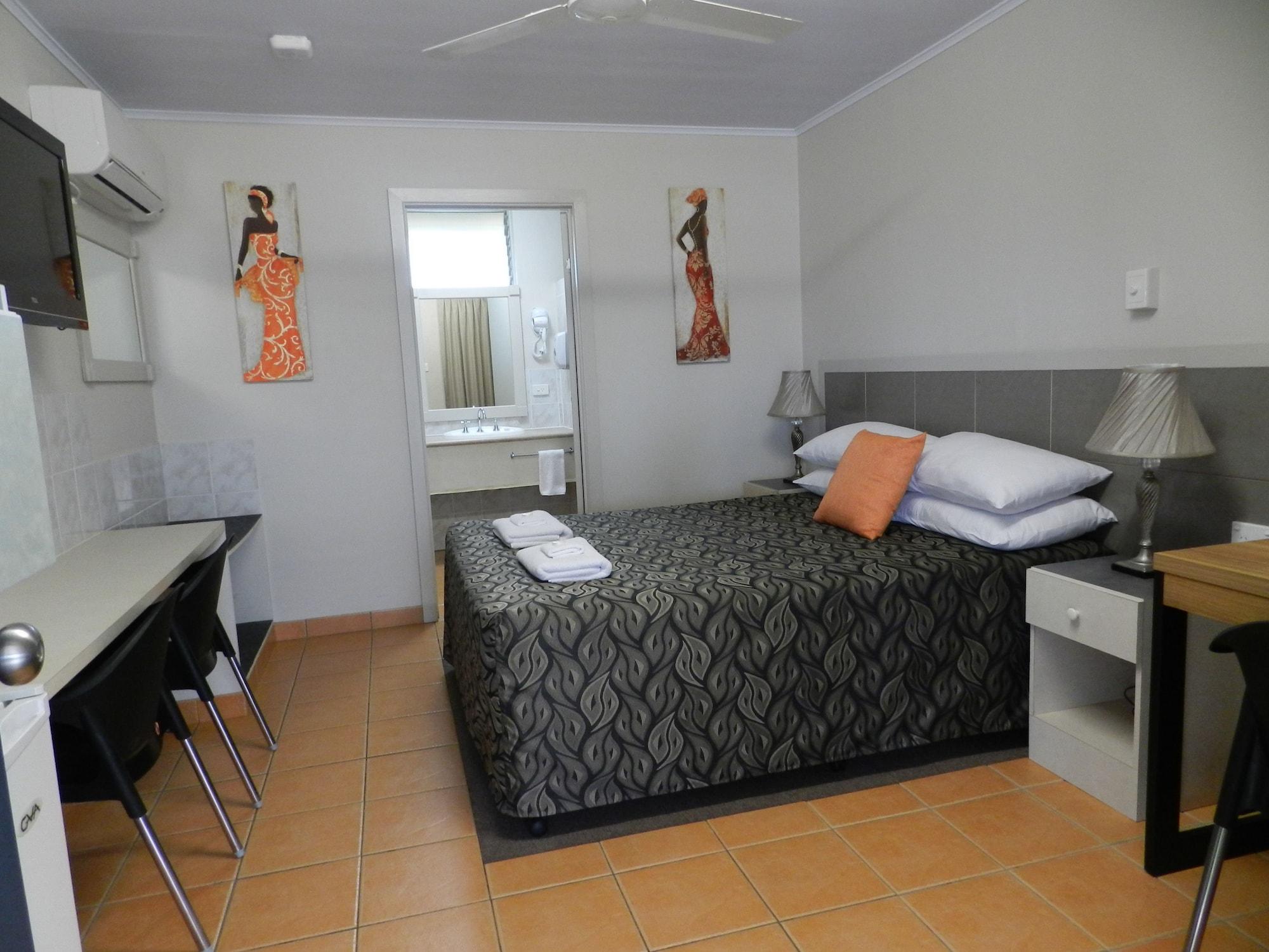 בונדברג Golden Palms Motor Inn מראה חיצוני תמונה