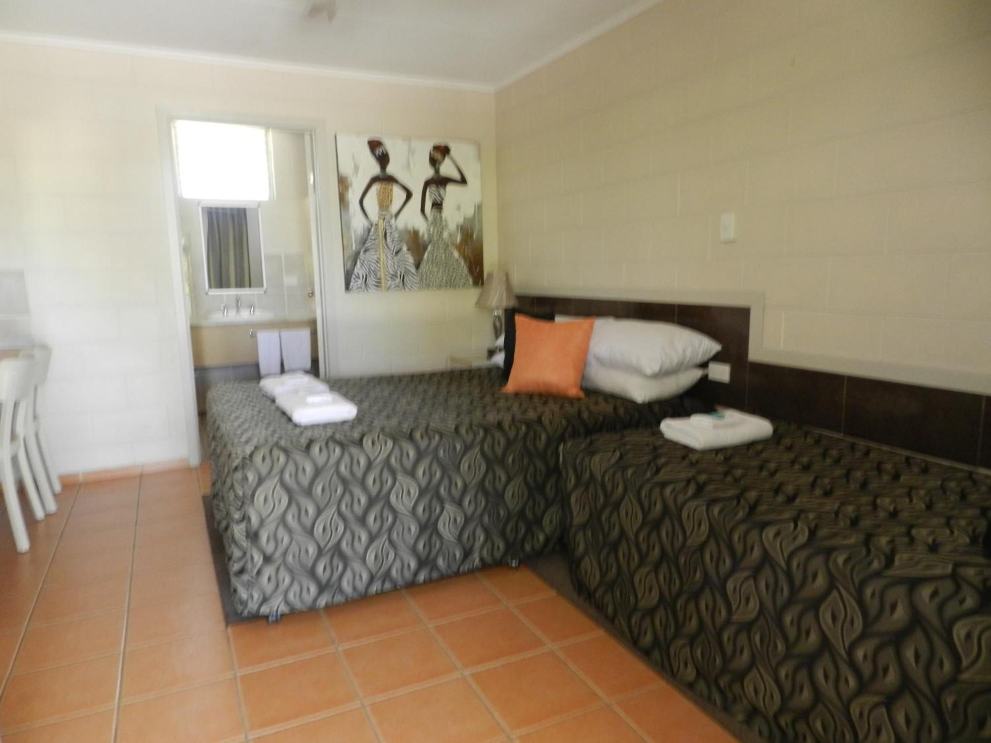 בונדברג Golden Palms Motor Inn חדר תמונה