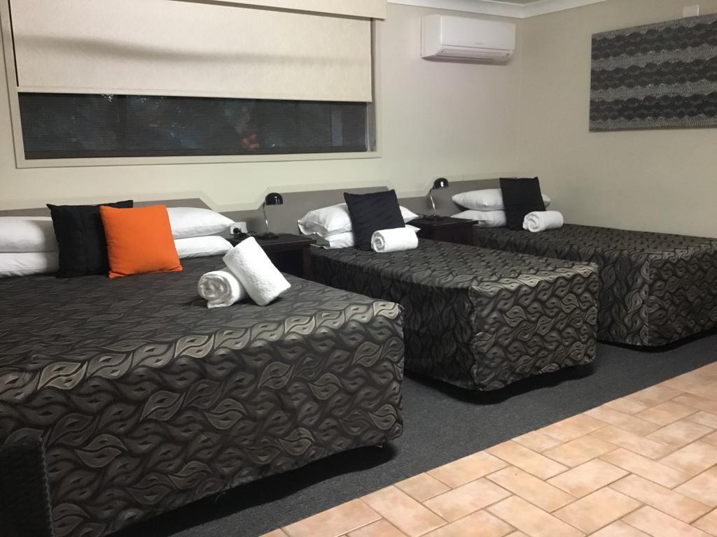 בונדברג Golden Palms Motor Inn מראה חיצוני תמונה