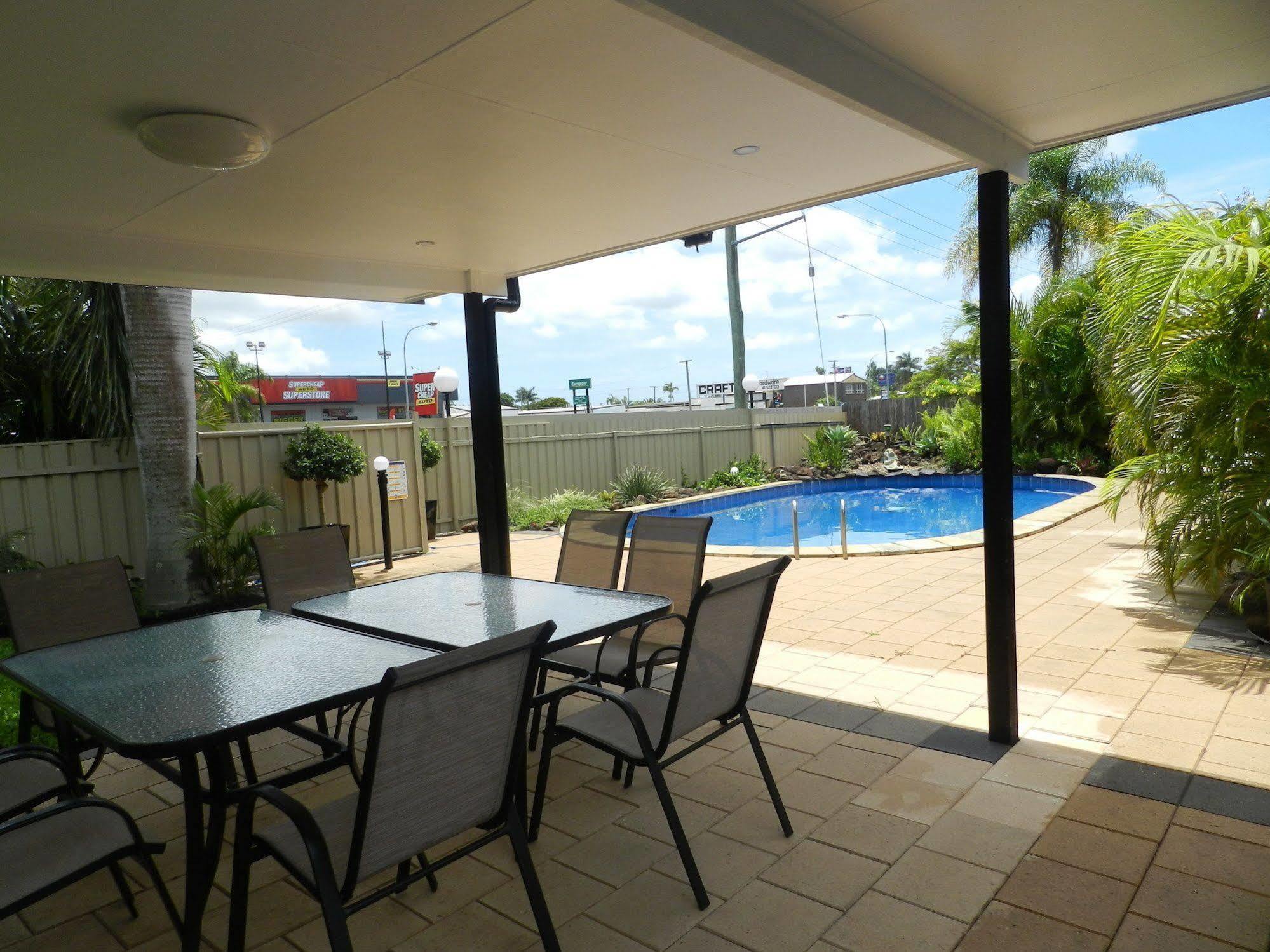 בונדברג Golden Palms Motor Inn מראה חיצוני תמונה